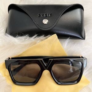 ❤️❤️❤️SOLD, SOLD,SOLD❤️❤️❤️Women fashion square letter “V” Sunglass